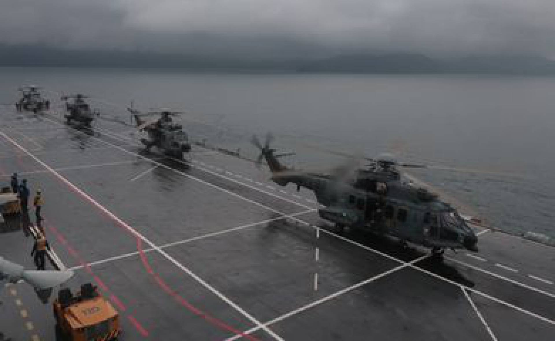 Com Bolsonaro, Ex&eacute;rcito domina c&uacute;pula do Minist&eacute;rio da Defesa