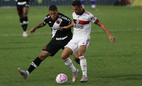 De virada, Flamengo derrota o Vasco em São Januário e mantém jejum do rival