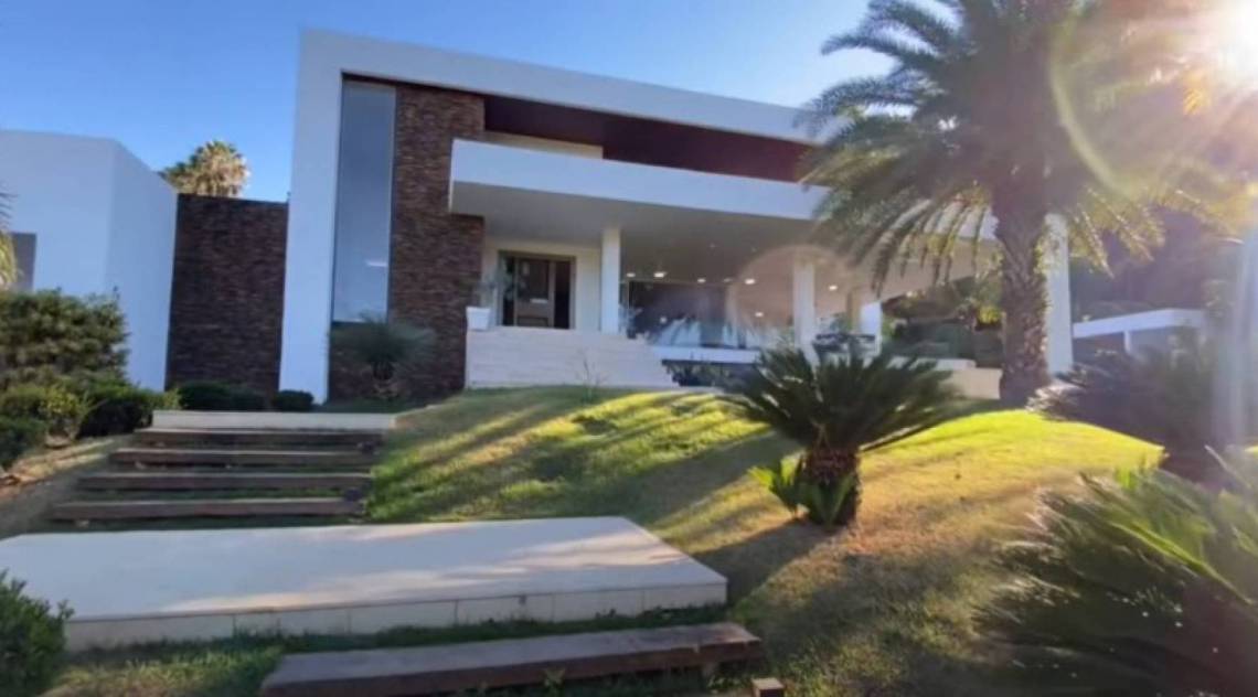 Mansão de Maiara e Maraísa está à venda por R 7 milhões Fábia Oliveira O Dia