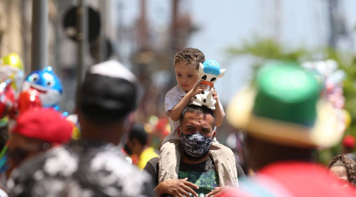 Dia das Crianças - Famílias de cariocas e turistas levam as crianças para zona portuária do Rio para visitar o AquaRio.  - Daniel Castelo Branco