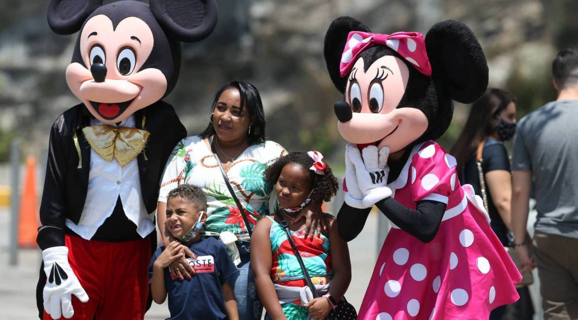 Dia das Crianças - Famílias de cariocas e turistas levam as crianças para zona portuária do Rio para visitar o AquaRio. 