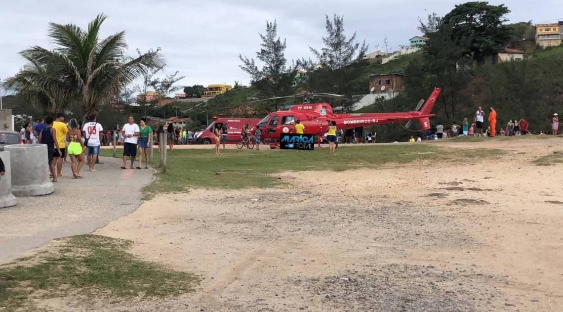Helicóptero dos Bombeiros no resgate de banhista ferido grave - Foto: Maricá Total