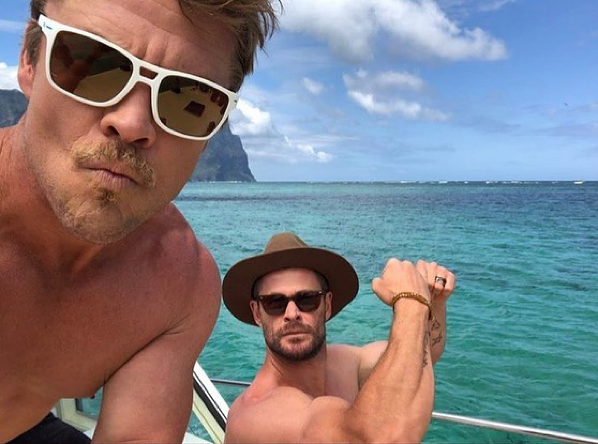 Chris Hemsworth, de 'Thor', posta foto e fãs reparam nas pernas finas, Celebridades
