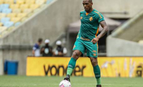 Ex-Fluminense, Digão comenta sobre adaptação ao futebol da Tailândia 