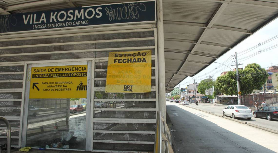 13/10/2020 - Problemas nas estaÃ§Ãµes do BRT. Na foto, a estaÃ§Ã£o Vila Kosmos, fechada.        Foto: Estefan radovicz / AgÃªncia O Dia  
      Byline - Estefan radovicz / AgÃªncia O Di