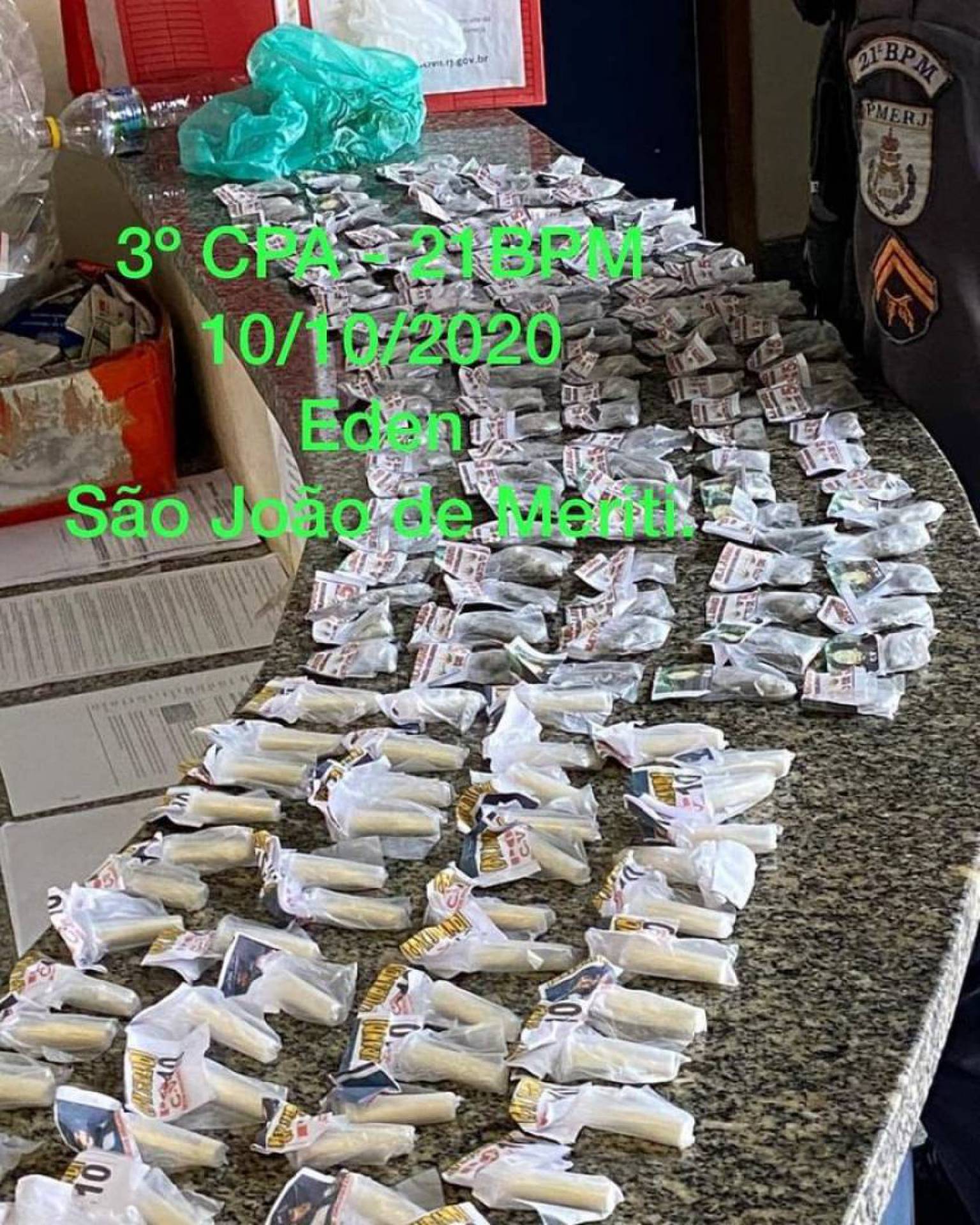 Na ação, a PM apreendeu 118 Trouxinhas de maconha e 77 Pinos de cocaína.