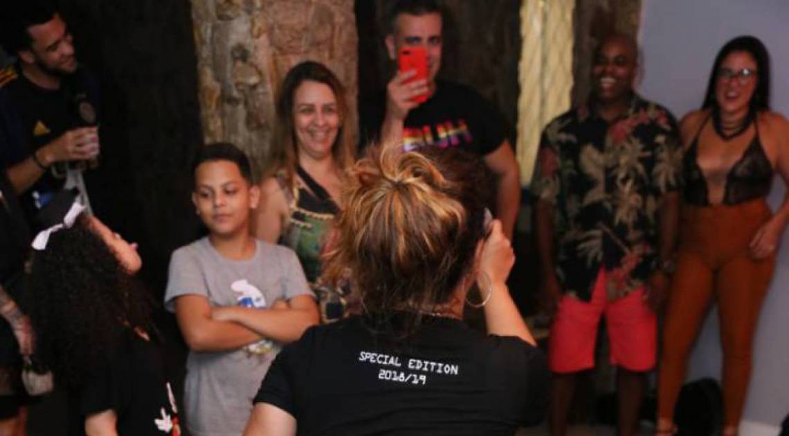 Valesca Popozuda ganha festa de aniversário surpresa para comemorar seus 42 anos