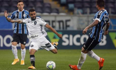 Perto de deixar o Botafogo, Caio Alexandre é desfalque na estreia do Carioca