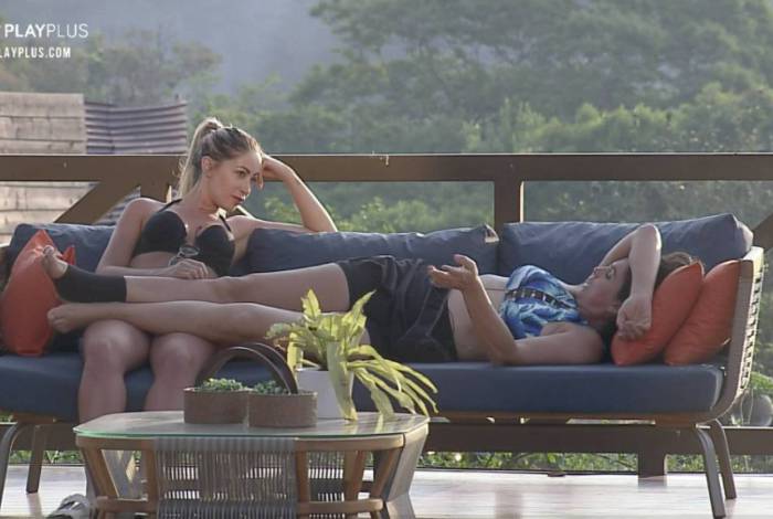 Carol Narizinho diz estar com nojo de Lipe e Lucas Maciel - Reprodução