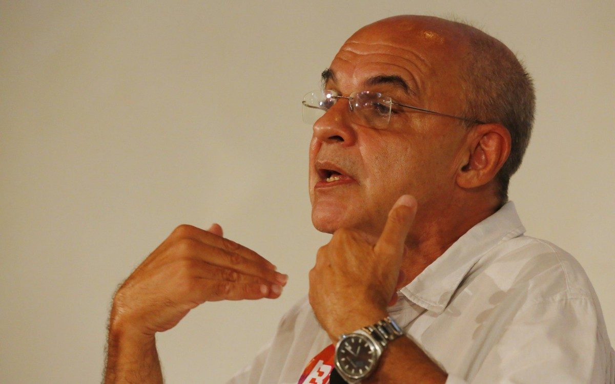 LIVE COM CANDIDATOS À PREFEITURA DO RIO. Na foto Eduardo Bandeira de Mello e suas candidata a vice Andrea Gouvea Vieira, ambos do partido REDE.