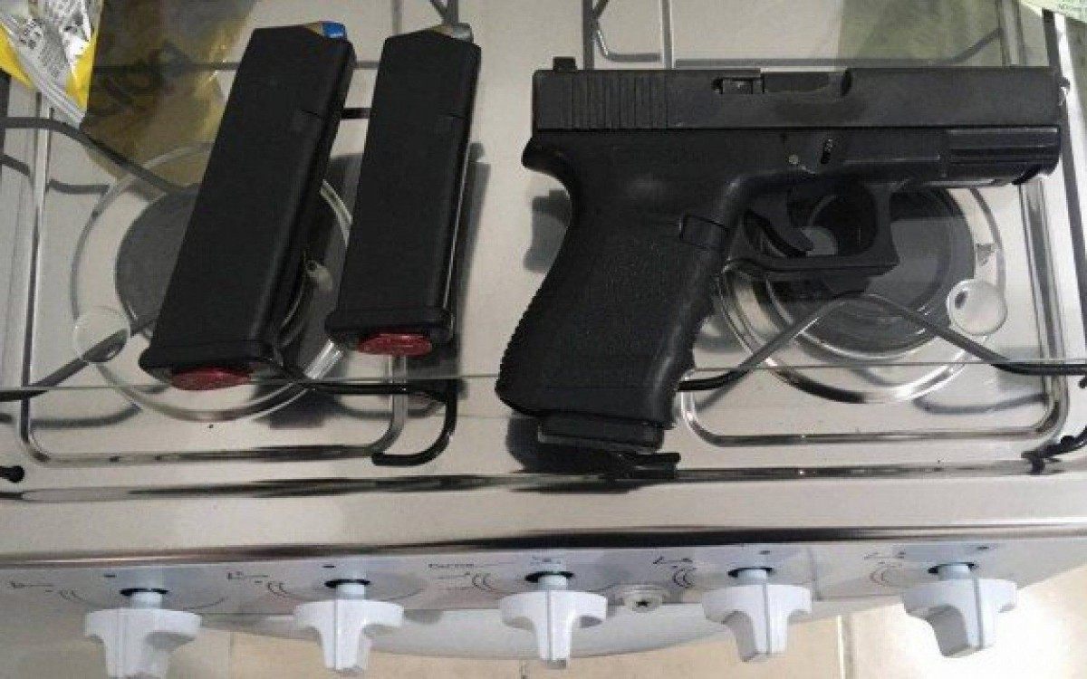 Arma apreendida com suspeito  - Reprodução 