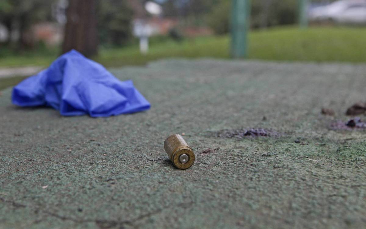 Rio de Janeiro - RJ  - 16/10/2020 - Policia -  O homem apontado com o chefe de uma milicia que age em Itaguai, na Regiao Metropolitana, foi morto, na noite desta quinta-feira, em confronto com agentes das policias Civil e Rodoviaria Federal (PRF). Carlos Eduardo Benevides Gomes, conhecido como Cabo Bene, de 39 anos, foi soldado da PM lotado no 27 BPM (Santa Cruz) e atualmente era braço-direito do miliciano Wellington da Silva Braga, o Ecko, um dos criminosos mais procurados do estado. Alem dele, outros 11 suspeitos morreram na açao - na foto, local onde aconteceu o confronto - Foto Reginaldo Pimenta / Agencia O Dia