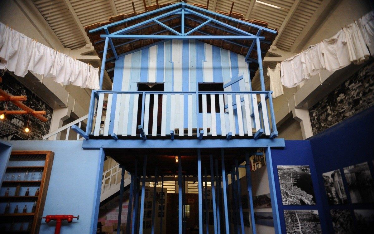 Uma réplica de uma casa de palafita no início da ocupação - Tânia Rêgo/Agência Brasil