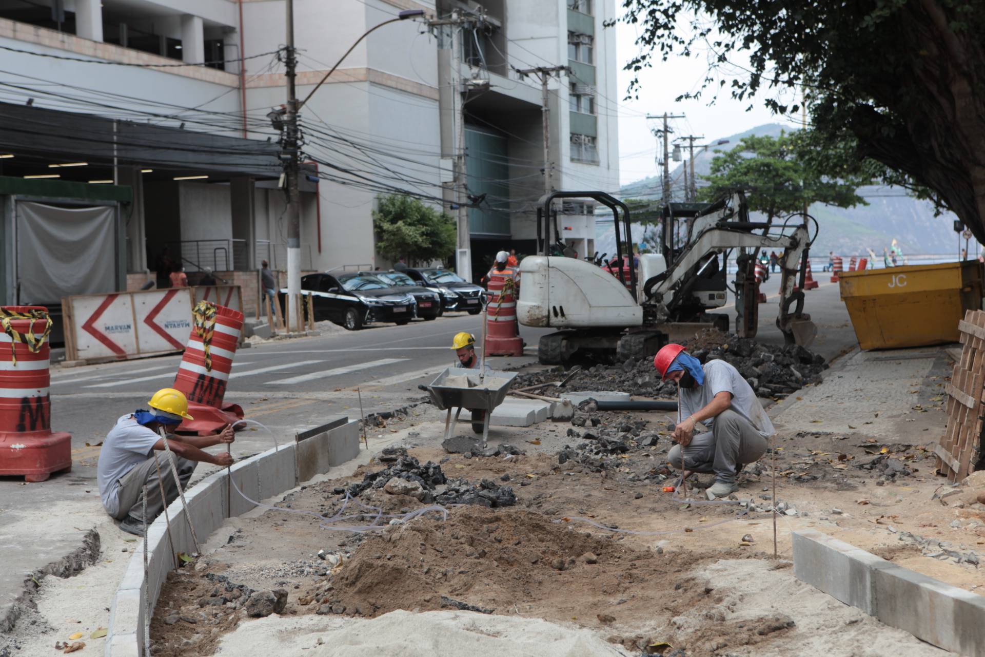  Também foram construídas rampas na esquina das ruas Tiradentes e Fagundes Varela, além da colocação de nova sinalização semafórica - Foto Berg Silva