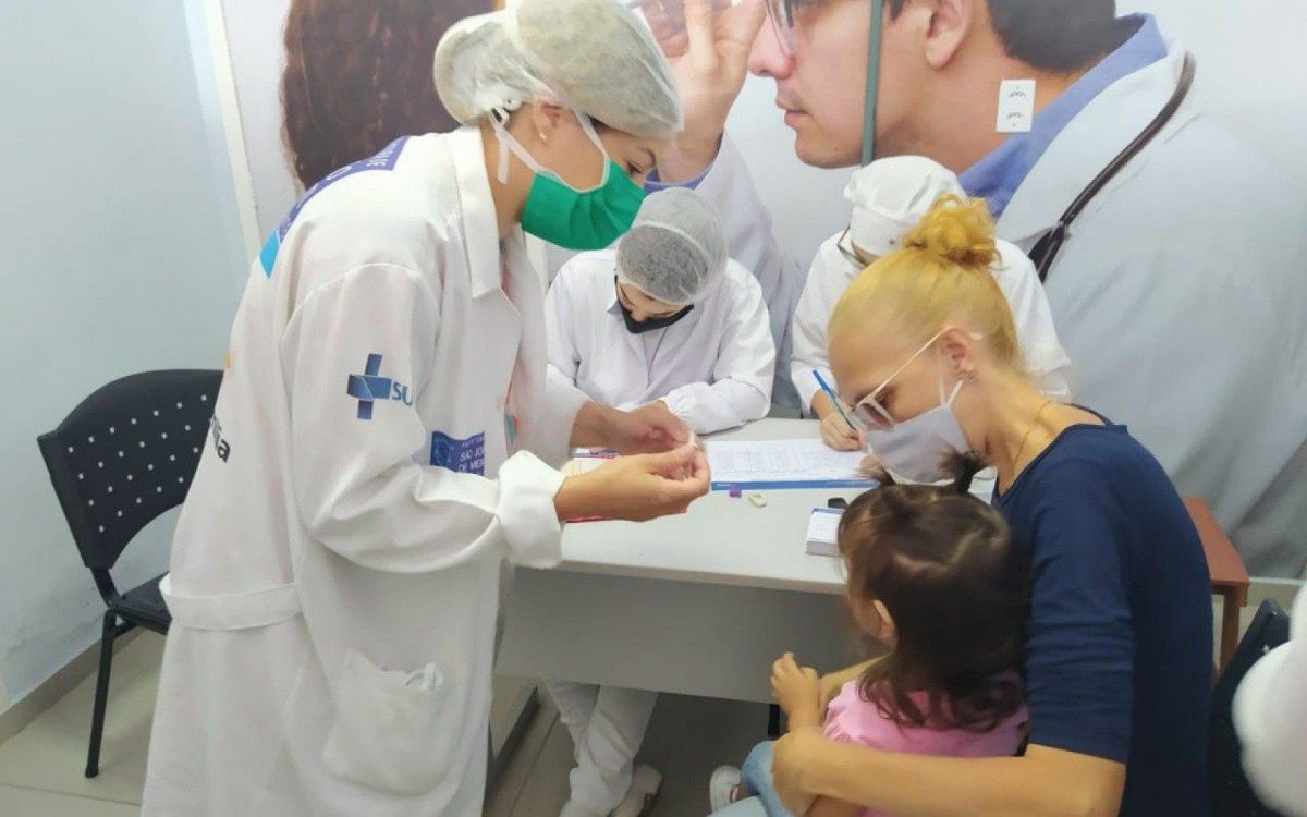 Dia D: Centenas de Meritienses compareceram aos postos de saúde no sábado (17) - Divulgação/ PMSJM