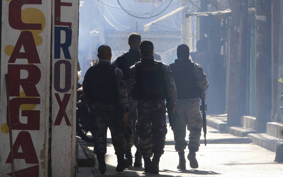 O documento alerta, ainda, para o fato de as conex&otilde;es entre mil&iacute;cia e pol&iacute;cia terem se tornado estruturais, com interfer&ecirc;ncias em opera&ccedil;&otilde;es de seguran&ccedil;a  - Reginaldo Pimenta / Agencia O Dia