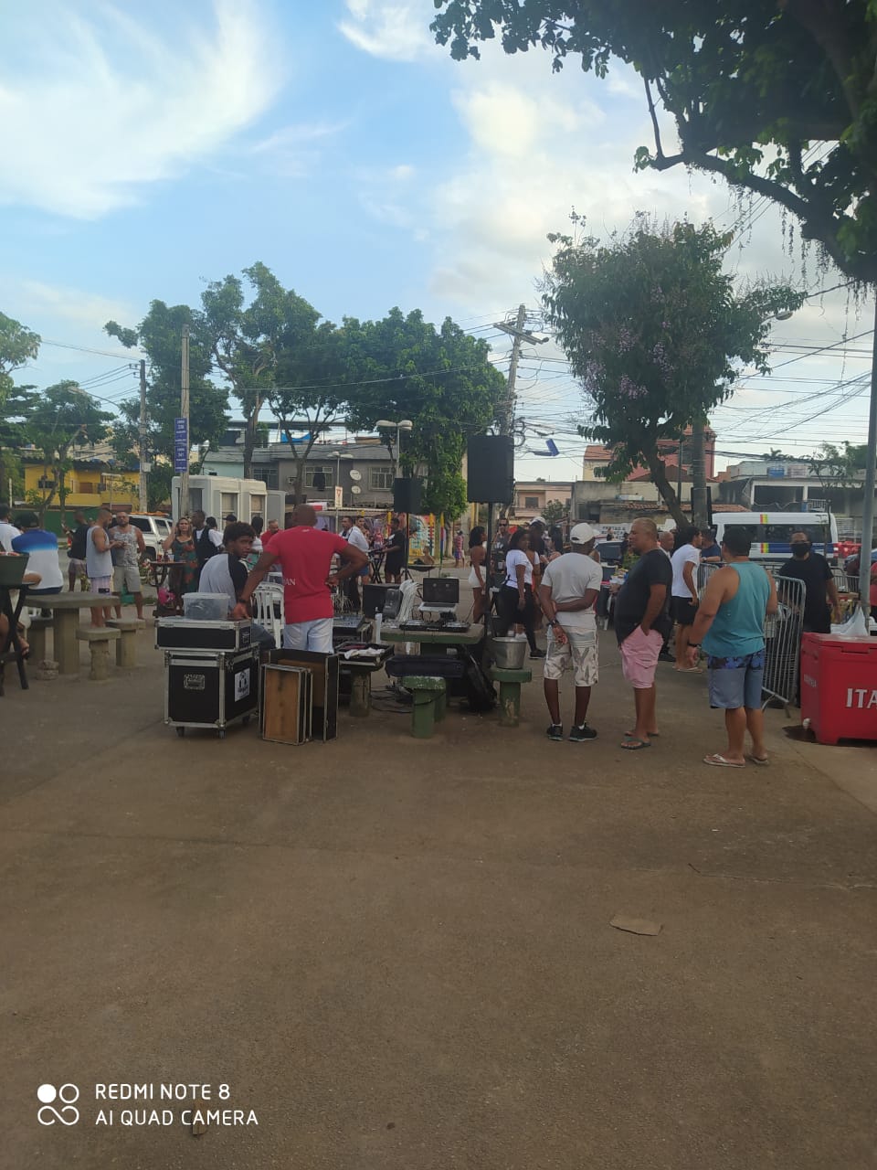 Prefeitura do Rio frustra show irregular em praça de Jacarepaguá