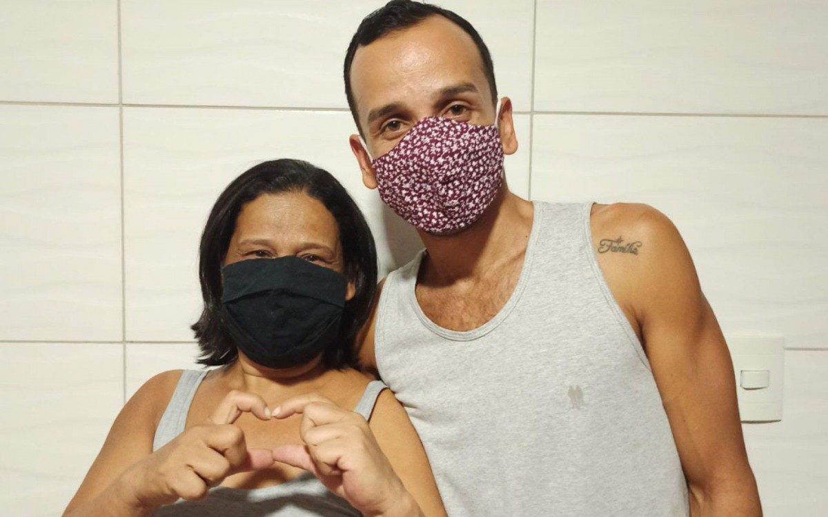 Vitor comemora absolvição com a família - Foto: Reprodução / Arquivo pessoal