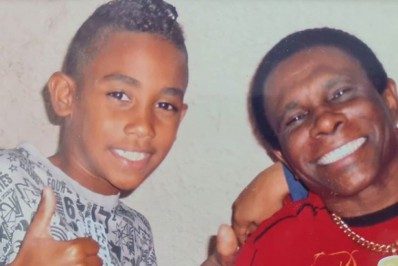 'Eu amo o Brasil, não estou querendo ir', diz Neguinho da Beija-Flor