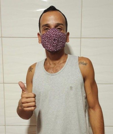 Vitor comemora absolvição com a família - Foto: Reprodução / Arquivo pessoal