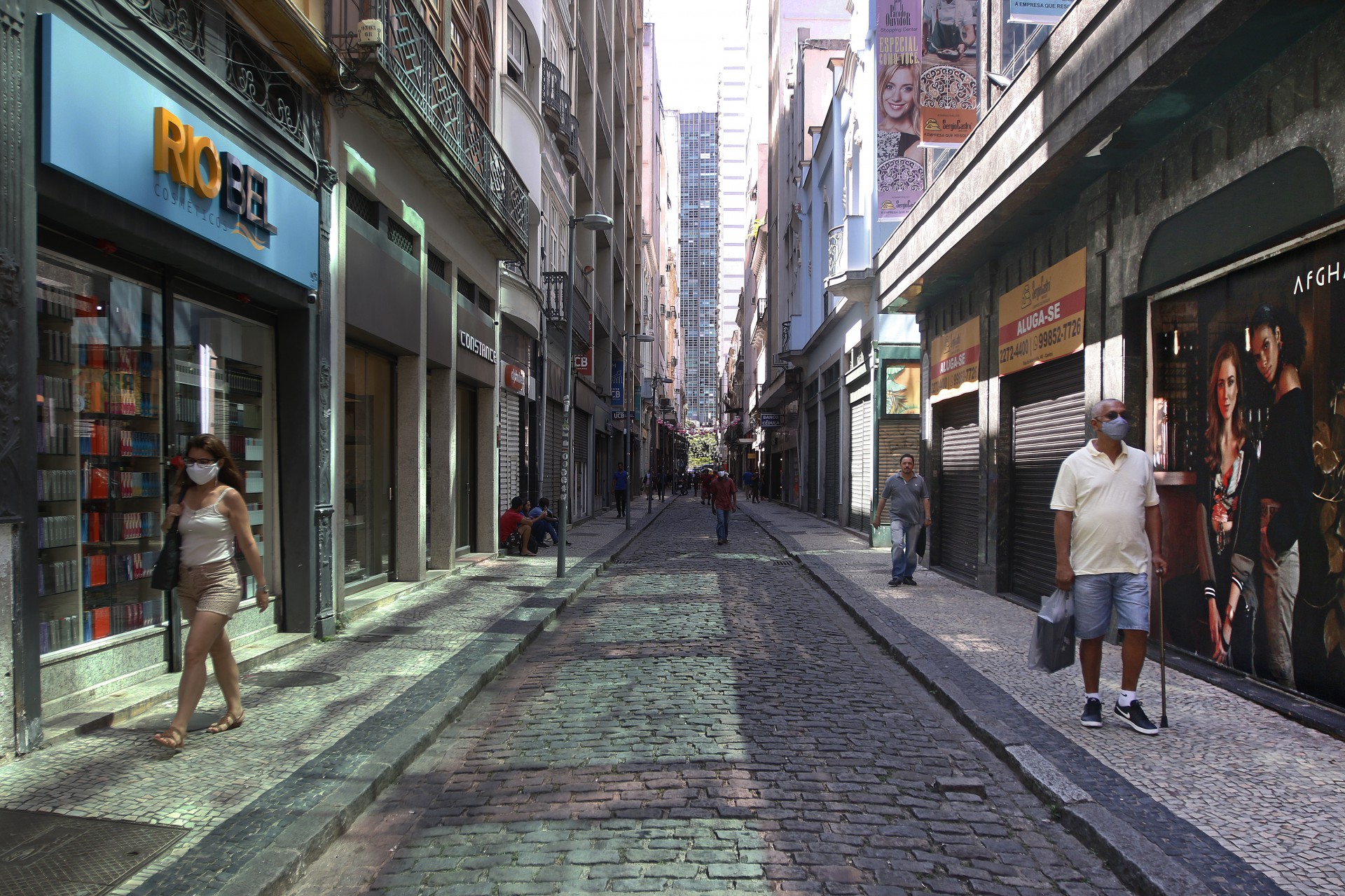 Rio de Janeiro - RJ  - 20/10/2020 - Geral -  Situaçao do comercio no centro do Rio - na foto, lojas fechadas, na Rua Gonçalves Dias, no centro do Rio -  Foto Reginaldo Pimenta / Agencia O Dia - Reginaldo Pimenta / Agencia O Dia