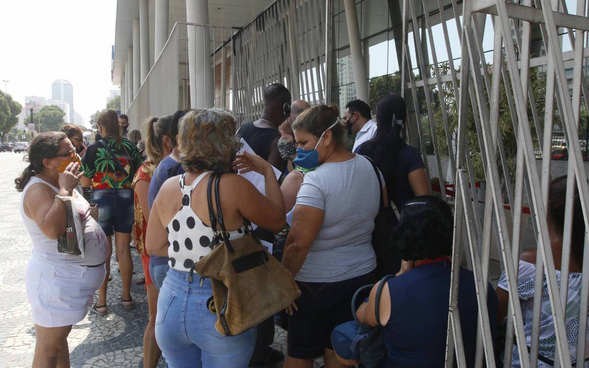 Rio de Janeiro - RJ  - 21/10/2020 - Geral -  Secretaria de Saude do Rio cancela exame de mamografia sem agendamento previo no Rio Imagem, no centro do Rio. Apenas as pacientes com exames agendados pelo telefone serao atendidas - Foto Reginaldo Pimenta / Agencia O Dia