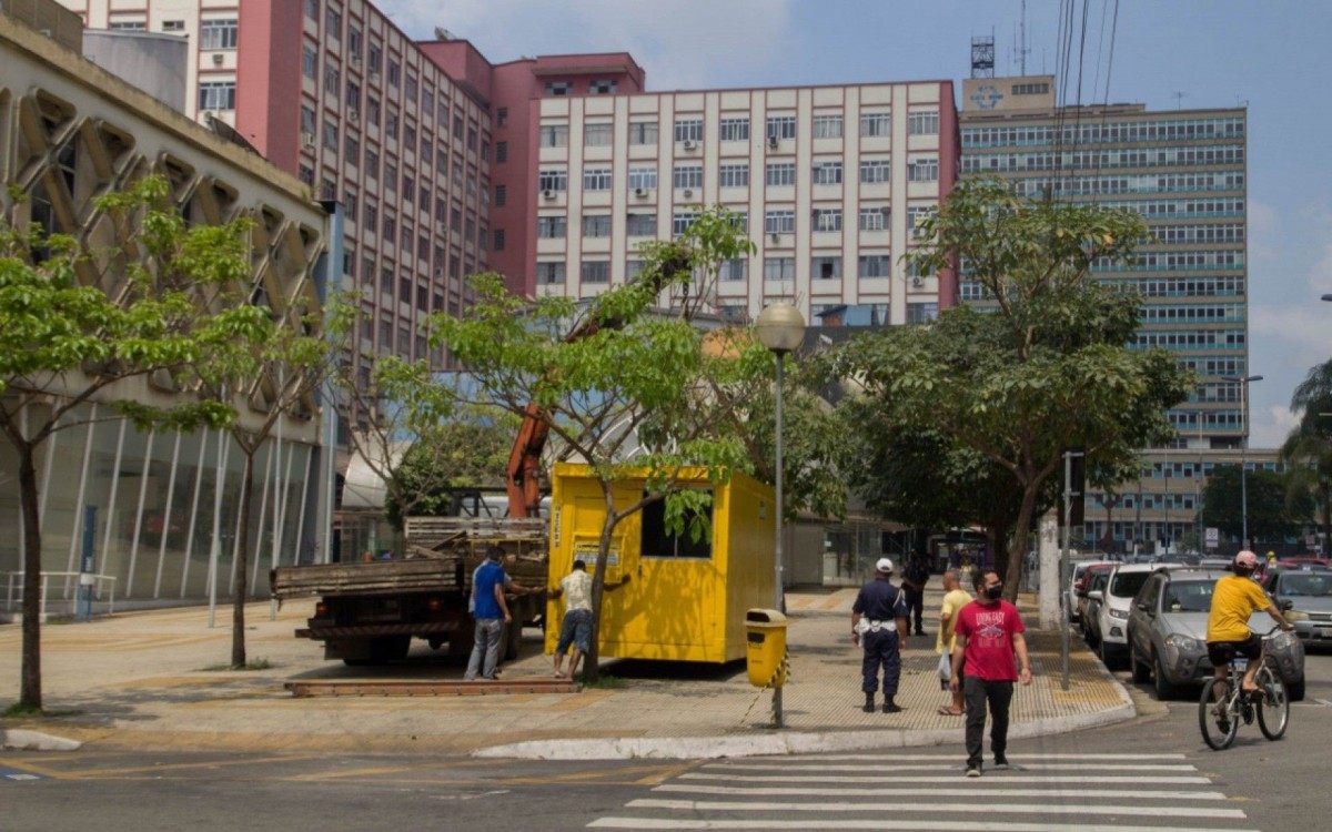 Avenida Amaral Peixoto e Vila Santa Cec&iacute;lia contar&atilde;o com locais de apoio aos usu&aacute;rios do estacionamento rotativo - Evandro Freitas