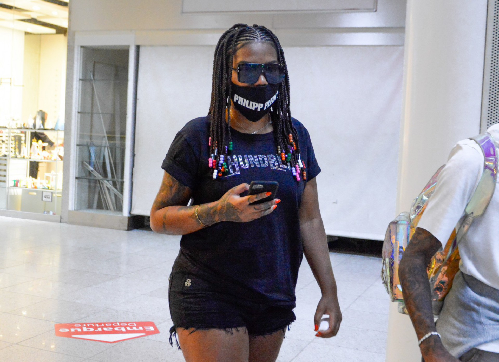 Ludmilla embarca em aeroporto do Rio - Ag. News