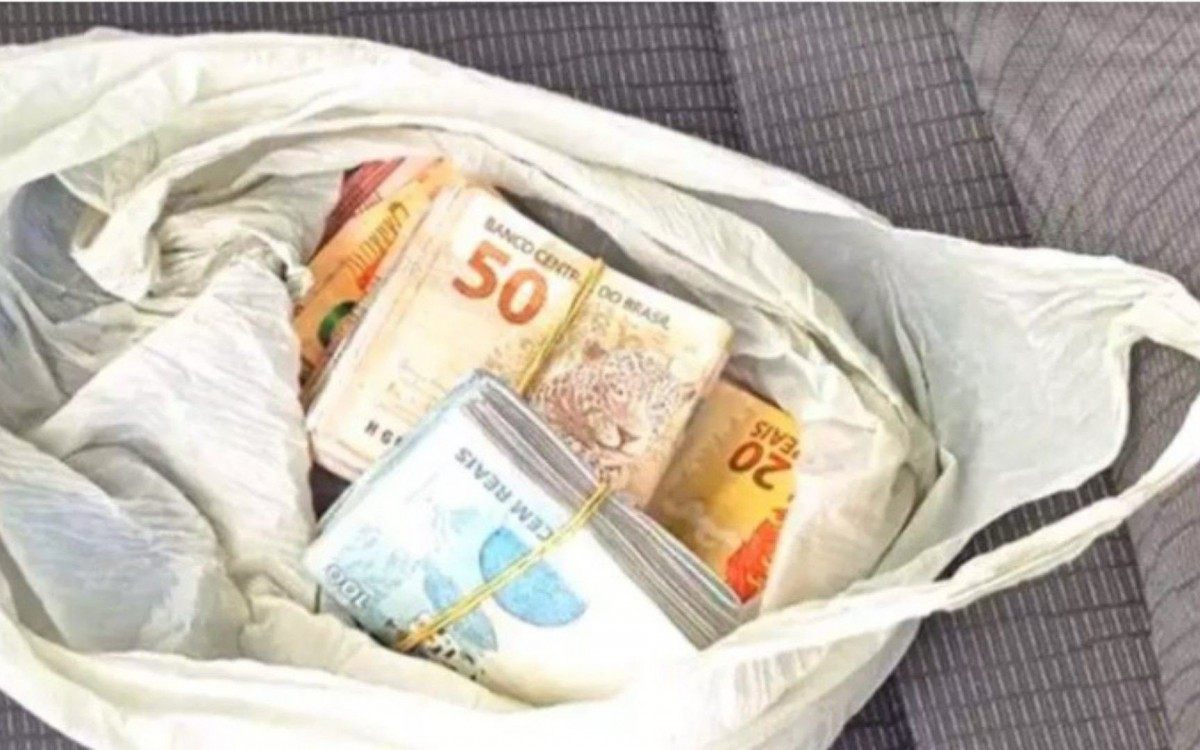 Vanzinho de Altos Verdes (PSD), foi preso nessa quarta-feira com R$ 15,3 mil escondidos dentro da cueca
- PM Divulgação