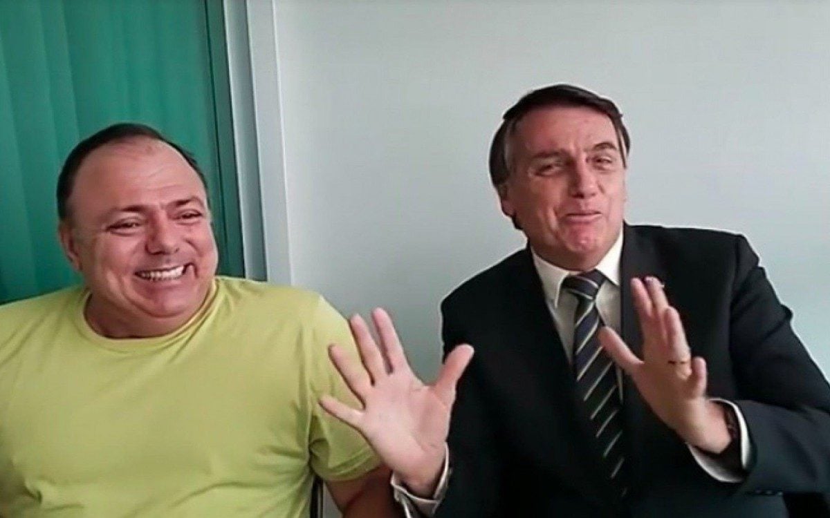 Jair Bolsonaro e Eduardo Pazuello em live - Reprodução Facebook