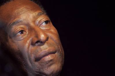 Pelé volta a ser internado no Hospital Albert Einsten