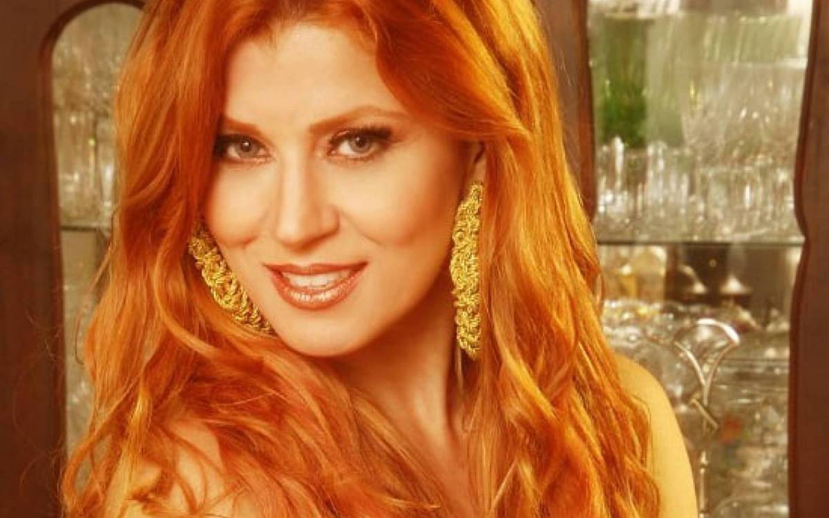 Erica Vieira é uma das apresentadoras do 'SexPrivé Club'