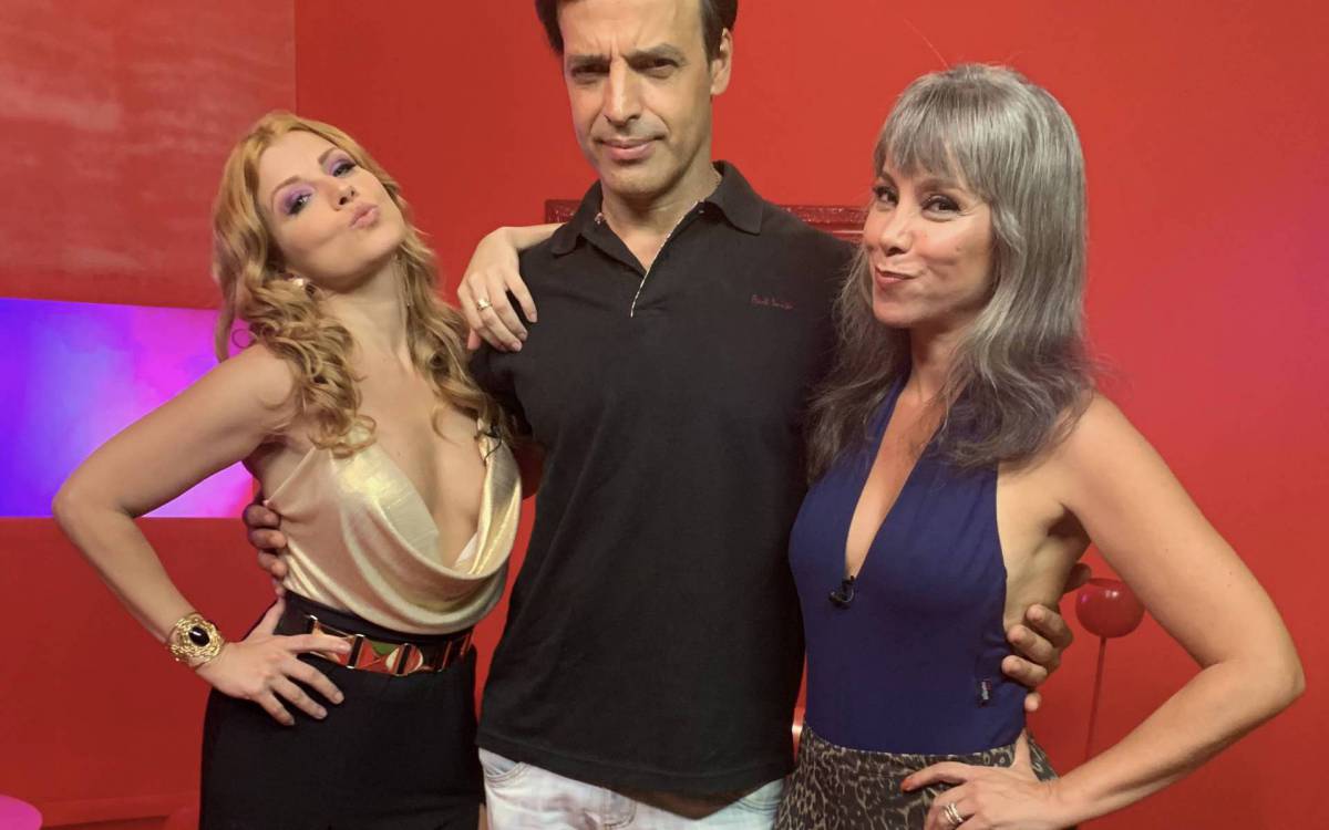 Erica Viera (&agrave; esqueda) e Krishna Mahon (&agrave; direita) com o convidado Rog&ecirc;