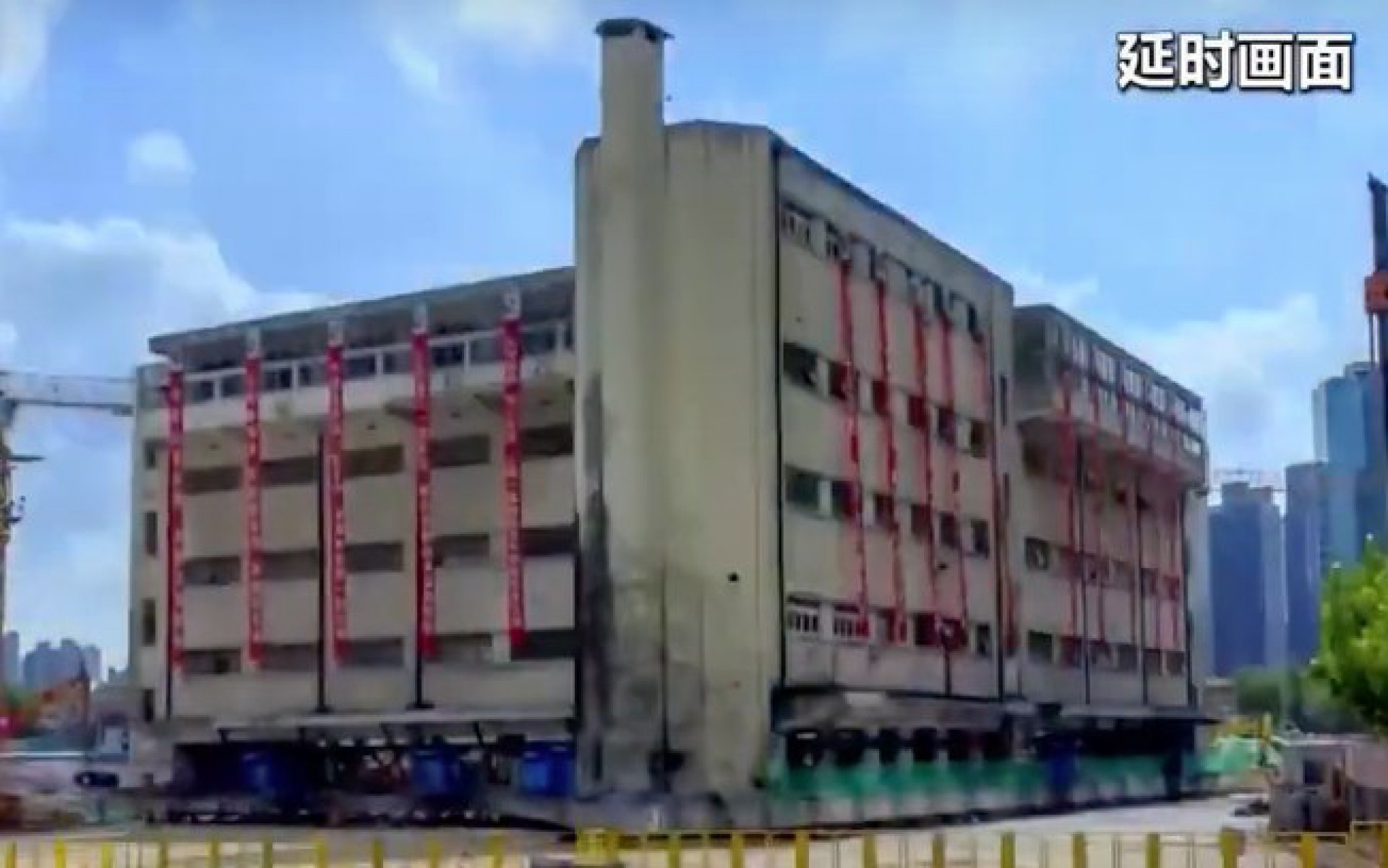 Chineses mudam pr&eacute;dio de 7 mil toneladas de lugar; assista ao v&iacute;deo