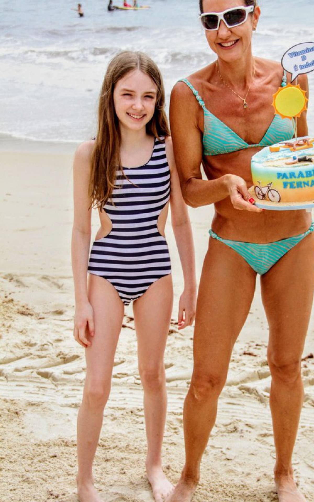 Fernanda Venturini comemora 50 anos com festa surpresa de Bernardinho