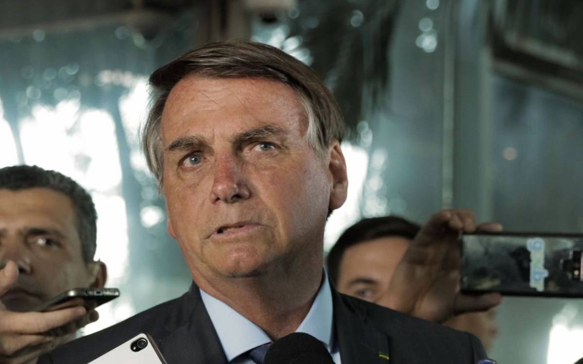 Presidente Jair Bolsonaro voltou a questionar a obrigatoriedade da vacinação e o tempo de seus estudos
 - Agência Brasil