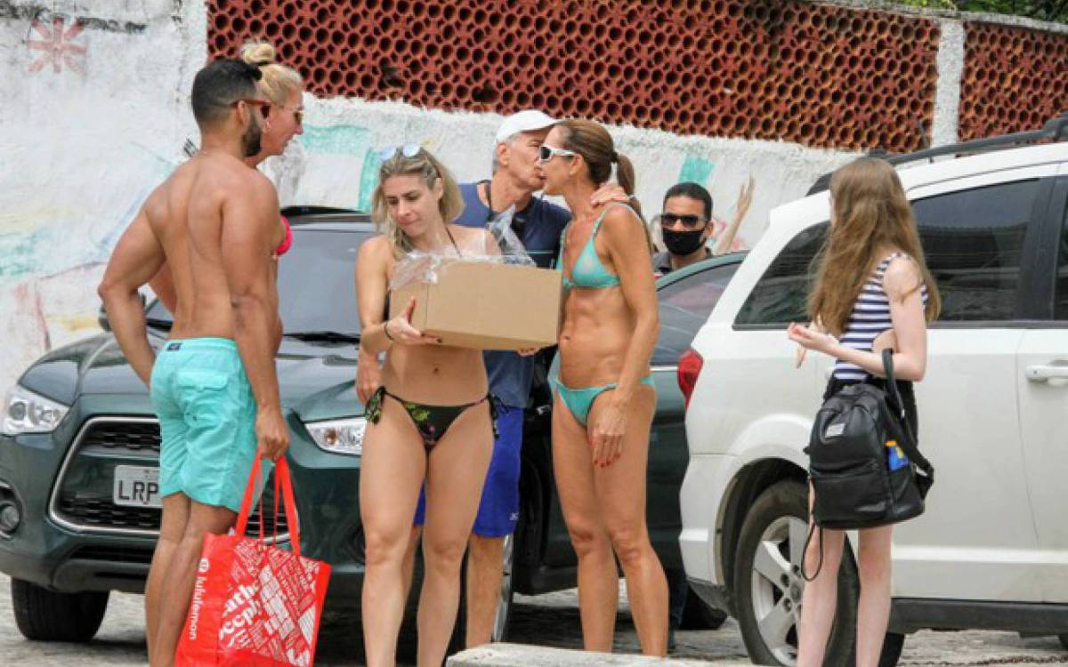 Fernanda Venturini comemora 50 anos com festa surpresa de Bernardinho - AgNews