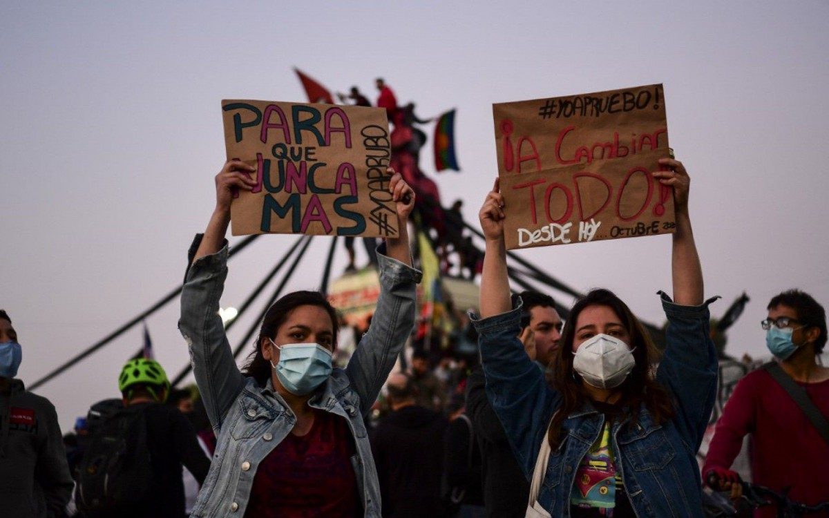 Chilenos foram &agrave;s ruas e decidiram, em plebiscito, que uma nova Constitui&ccedil;&atilde;o ser&aacute; redigida para o pa&iacute;s - AFP