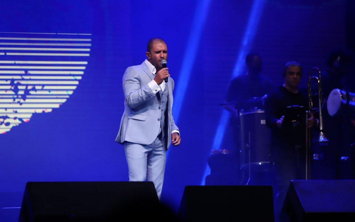 Diogo Nogueira retorna aos palcos ap&oacute;s se curar da covid-19