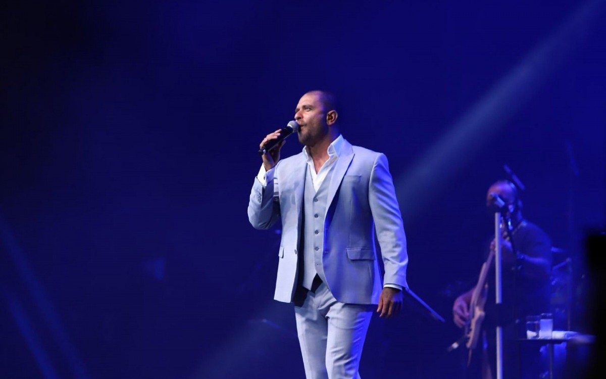 Diogo Nogueira retorna aos palcos ap&oacute;s se curar da covid-19