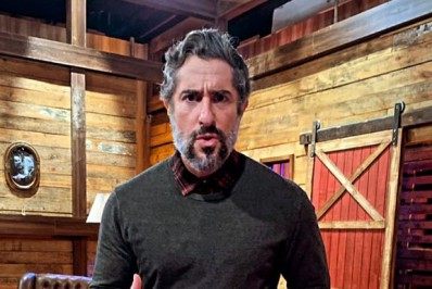 Marcos Mion assina com a Globo