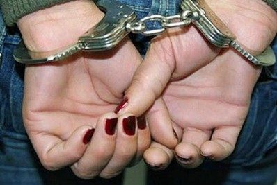 Mulher tenta roubar ônibus com arma falsa, mas acaba presa em Mesquita