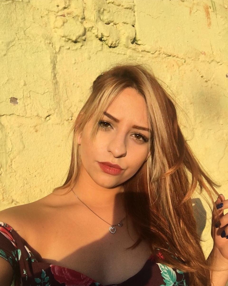 Letícia Costa conduzia moto que foi atingida por um carro - Reprodução Facebook