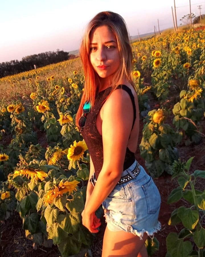 Letícia Costa conduzia moto que foi atingida por um carro - Reprodução Facebook