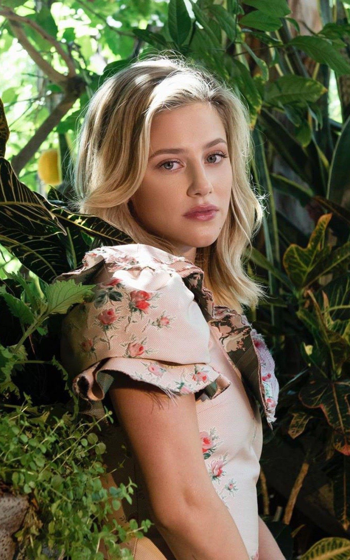 Lili Reinhart lança livro de poesia - Reprodução Internet