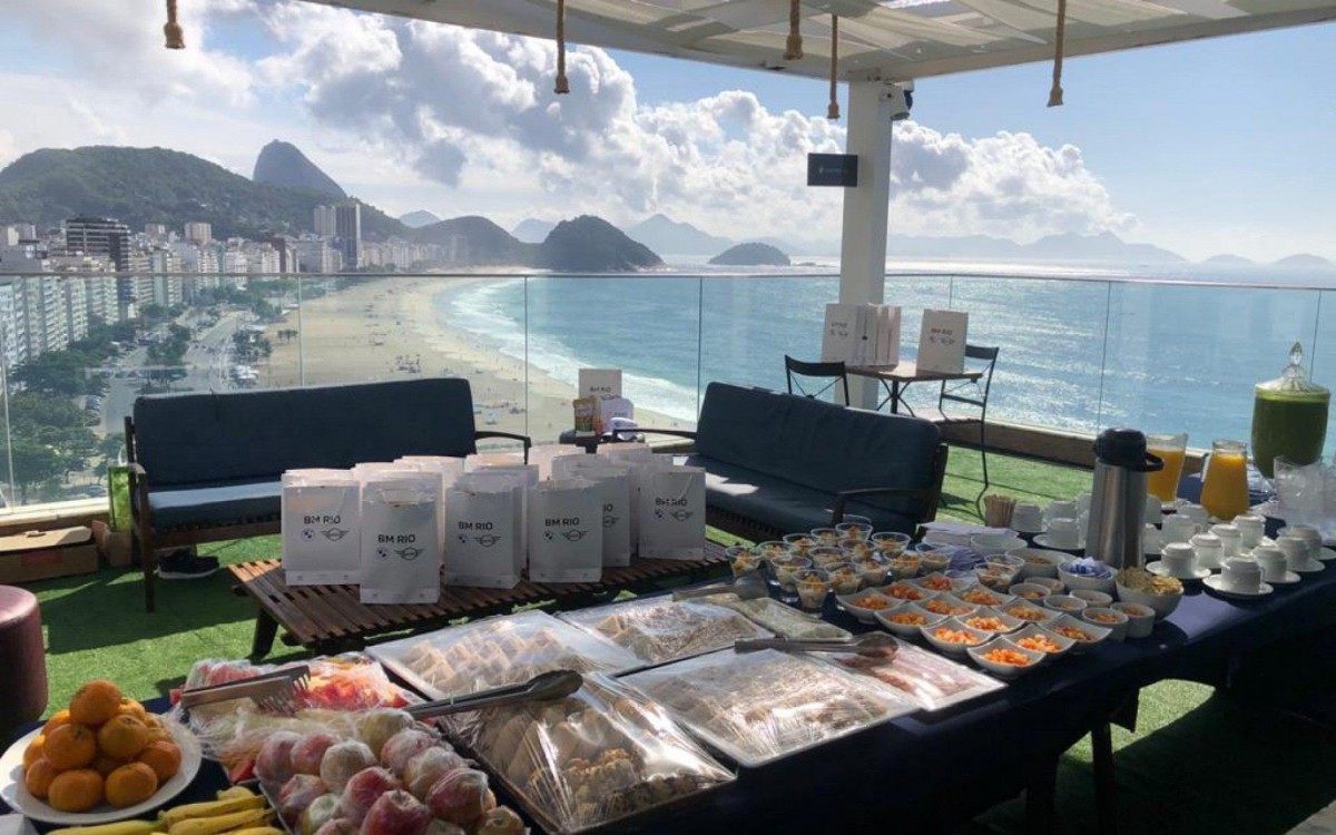 Hotel em Copacabana oferece aulas de yoga e meditação em terraço