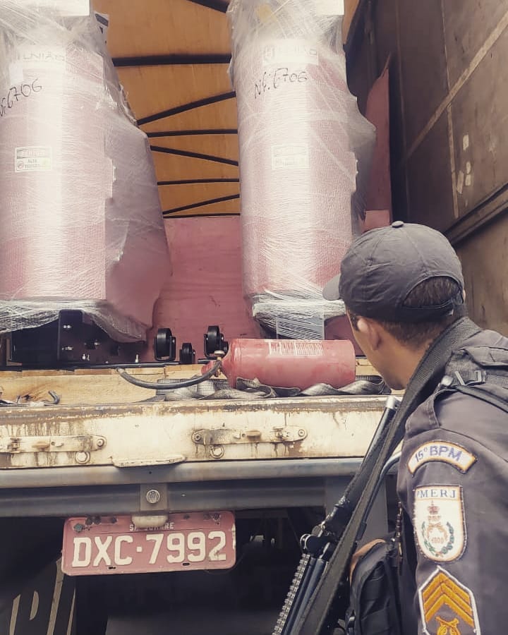 Caminhão foi recuperado em Duque de Caxias