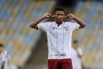 A caminho do Atlético de Madrid, Marcos Paulo se despede do Fluminense