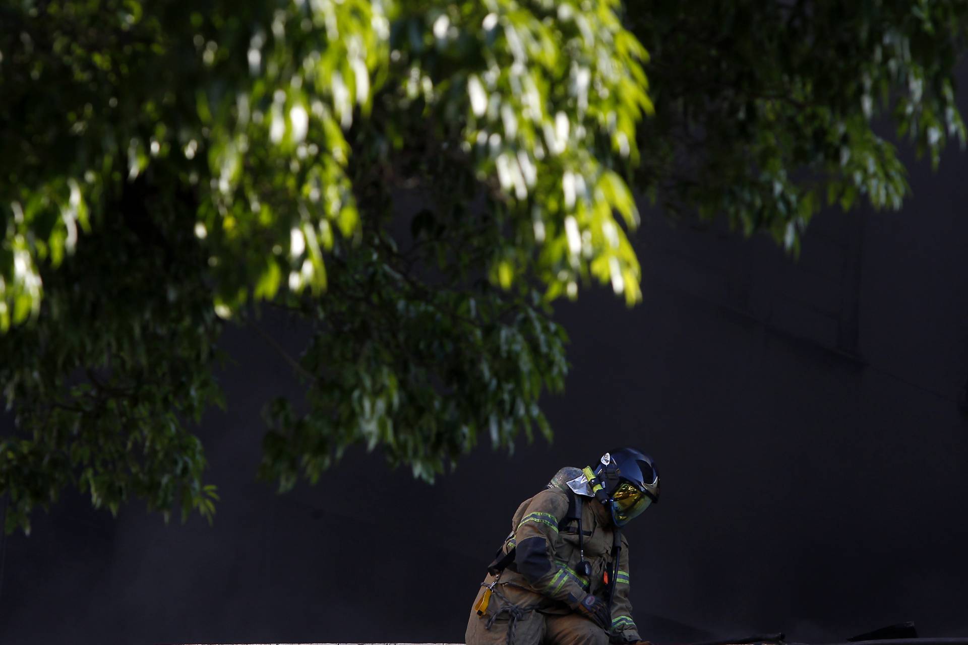 Rio de Janeiro 27/10/2020 - Incendio no Hospital Federal de Bonsucesso, o incêndio atingiu a unidade de saúde por volta das 9h30. Bombeiros de pelo menos 13 unidades atuaram para combater as chamas. Foto: Luciano Belford/Agencia O Dia - Luciano Belford/Agencia O Dia