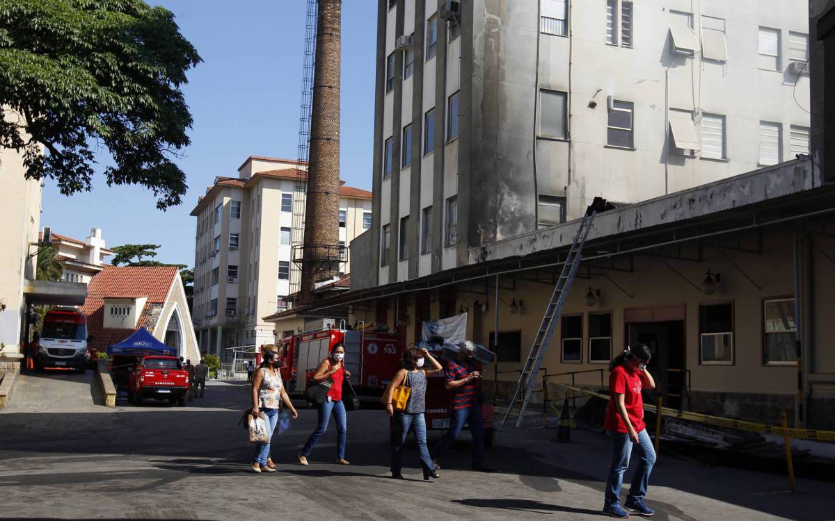 Rio de Janeiro 28/10/2020 - Movimentação no Hospital Federal de Bonsucesso um dia apos o incendio. Foto: Luciano Belford/Agencia O Dia